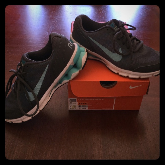 Nike Women's Reax Run 10 - size 6 - (used) 👟