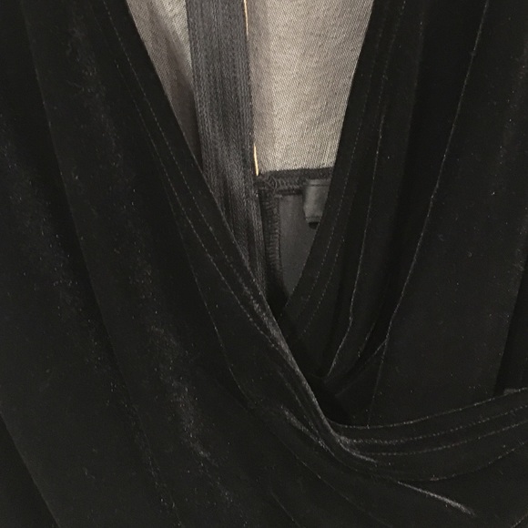 📍Bundled‼️On Sale‼️ Tadashi Collection velvet top - Picture 2 of 3