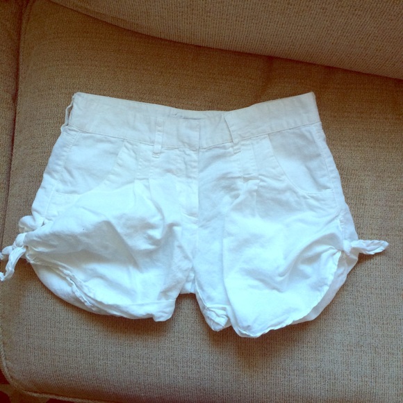 Super cute French Connection shorts!