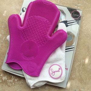 2X Sigma Spa Brush Cleaning Glove