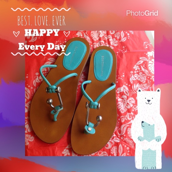 BCBGMaxAzria Shoes - 🎃 BCBG sandals .