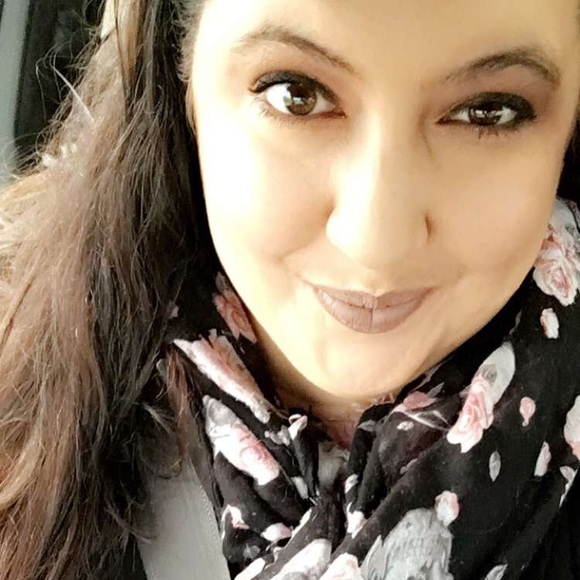 🎀Meet Your Seller🎀 - Picture 2 of 4