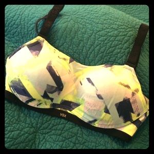 Victoria's Secret VSX 34C sports bra