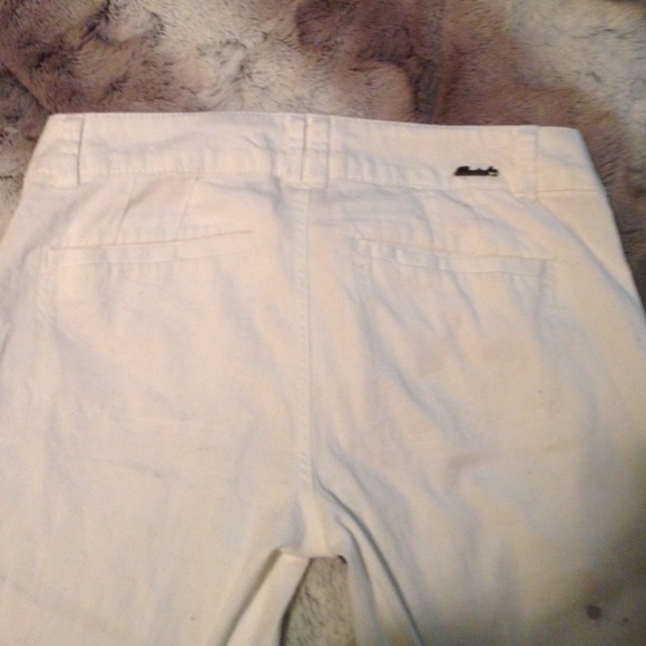 FLASH SALE!!! NWOT Sleek White Jeans 🐚 - Picture 2 of 4
