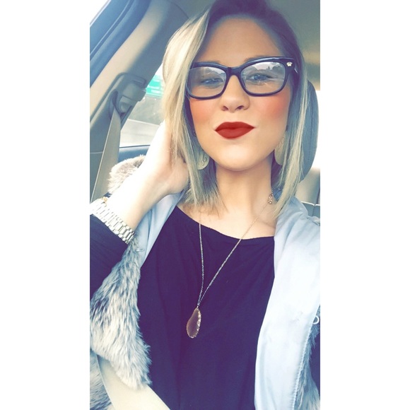 Meet your Posher, Taylor - Picture 1 of 1