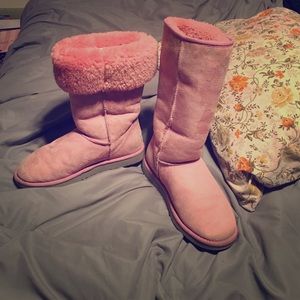 PINK UGGS