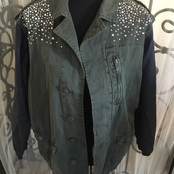 Cool jacket with embellishments...size is medium.. - Picture 2 of 4