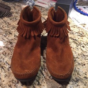 Minnetonka Back Zipper Boot