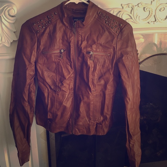 Selling a cute fall jacket (: