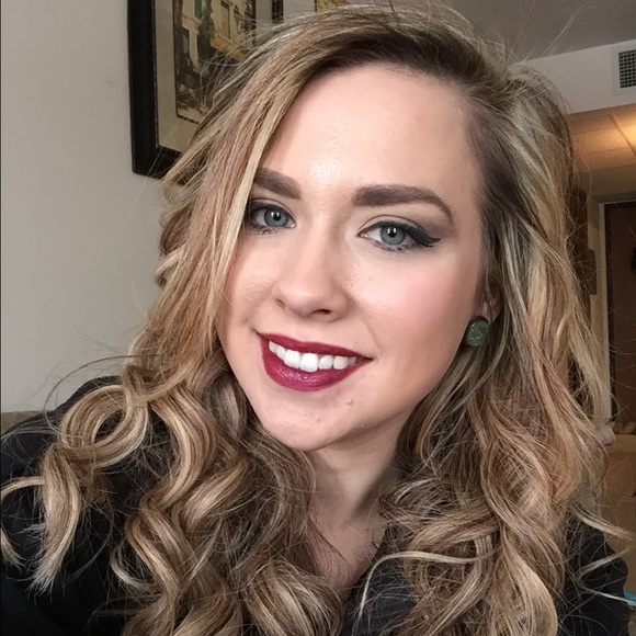 Meet your Posher, Kari - Picture 2 of 2