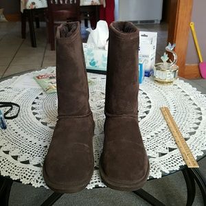 Bearpaw chocolate brown boots