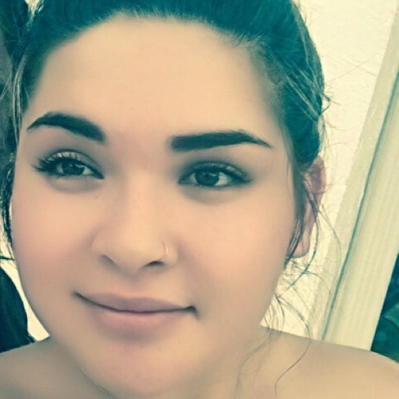 Meet your Posher, Yessica