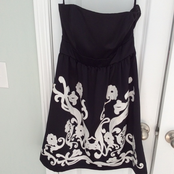 White House Black Market Strapless Dress: 4 - Picture 1 of 4