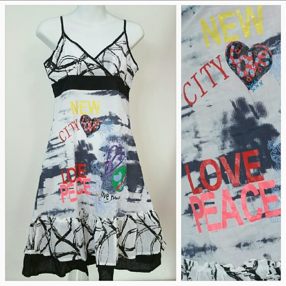 DRESS Graphic Art Urban Chic dress NWT - Picture 3 of 4