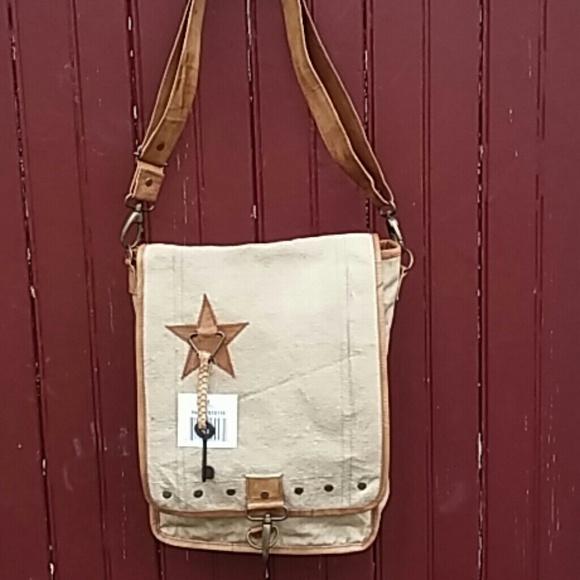 *CLEARANCE LAST ONE!* Vintage Style Messenger Bag - Picture 2 of 4