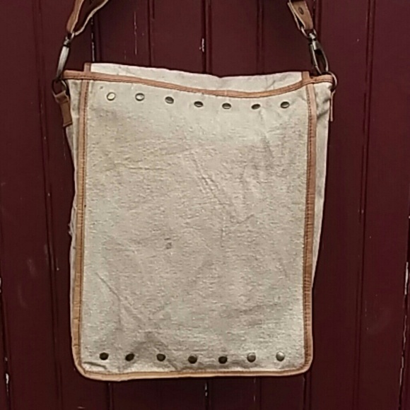 *CLEARANCE LAST ONE!* Vintage Style Messenger Bag - Picture 3 of 4