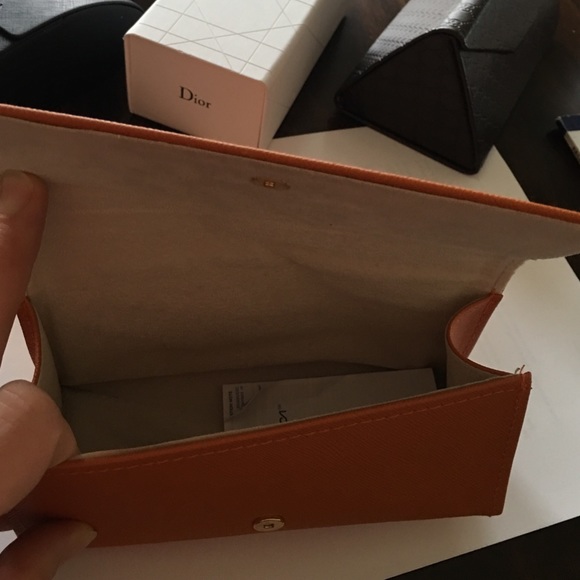 Tory Burch sunglasses case - Picture 3 of 4