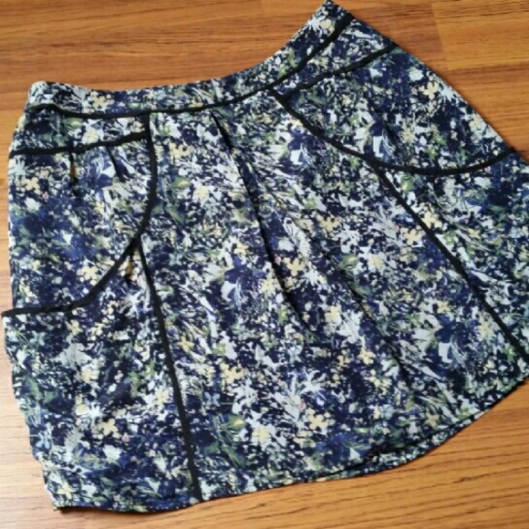 🦄 Anthropologie 100% Silk Floral Mini Skirt Lilu