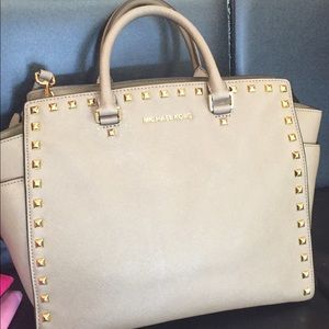 Micheal Kors dark dune studded Selma LARGE.