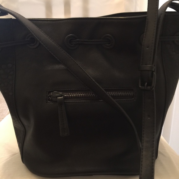 πBNWT French Connection Bucket Bag HOSTππ PICK - Picture 4 of 4