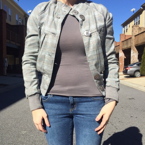 Silver Jacket - Picture 2 of 4