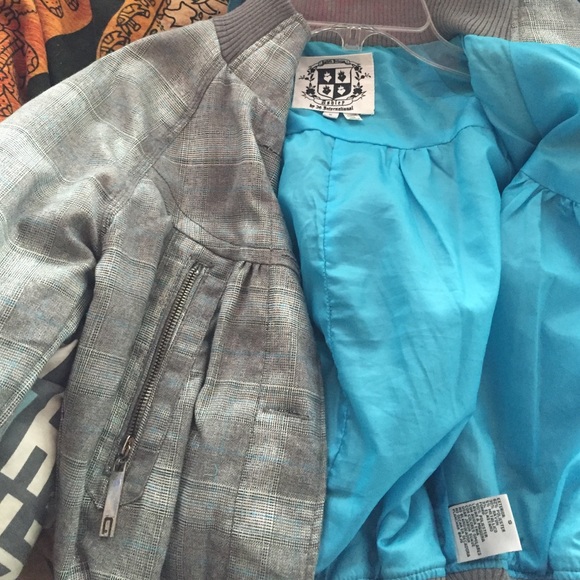 Silver Jacket - Picture 4 of 4