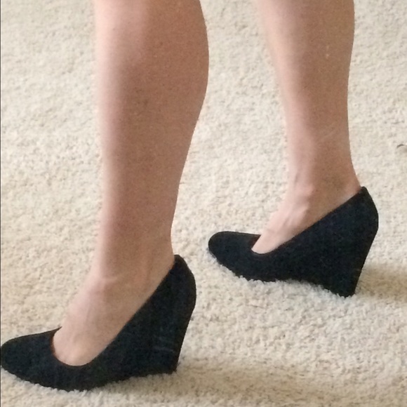 New and never worn--Ann Taylor LOFT suede wedges