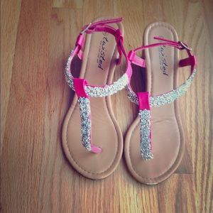 Say hello to spring! 🌷Pink Sparkly Sandals