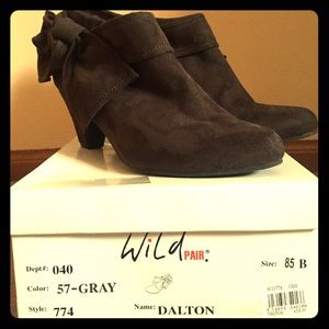 Wild pair dark grey ankle boots