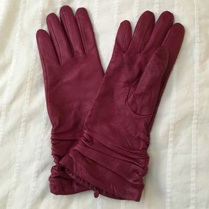 Leather gloves