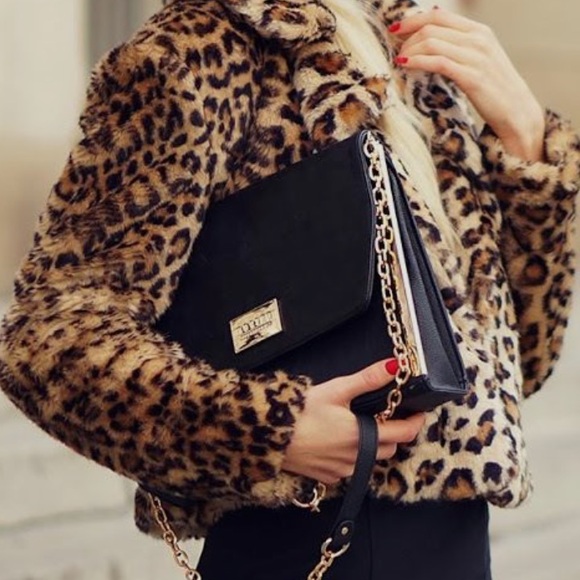 😍Forever 21 Size Small Cheetah Crop Fur bolero