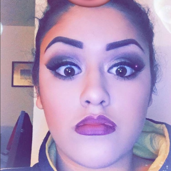 Meet your Posher, Estephanie