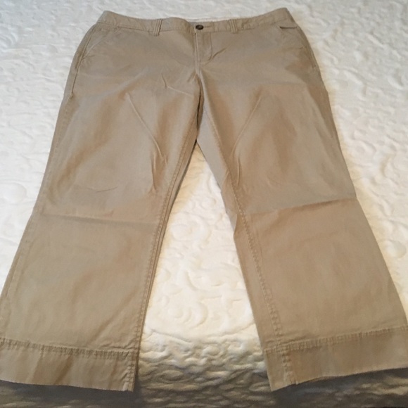 Tan khaki capri pants