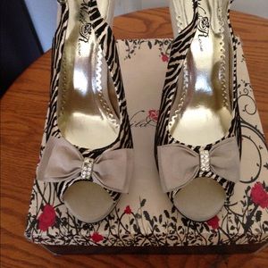 3" heels zebra print