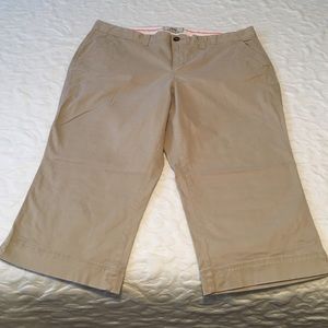 Tan khaki capri pants