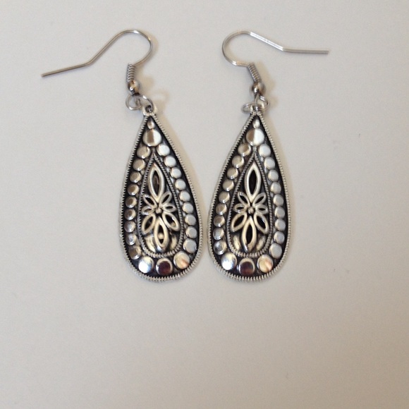 Jewelry - 🕉SALE🕉BUY ANY 3 🕉 for $15!!! Silver Earrings