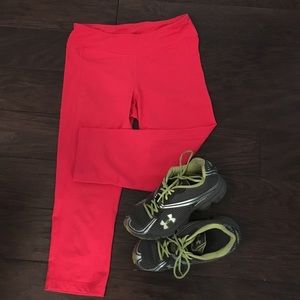 HOT HOT pink athletic capris