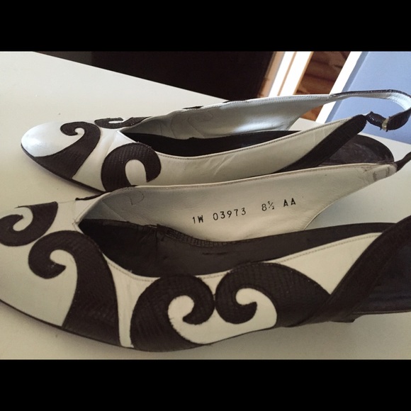 Stuart Weitzman  sling back heels. - Picture 2 of 4