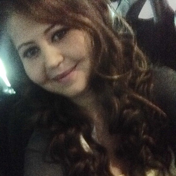 Meet your Posher, Gabi - Picture 3 of 3