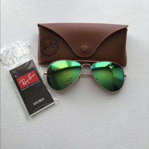 Ray-Ban Mirrored Sunglasses. Large Frame