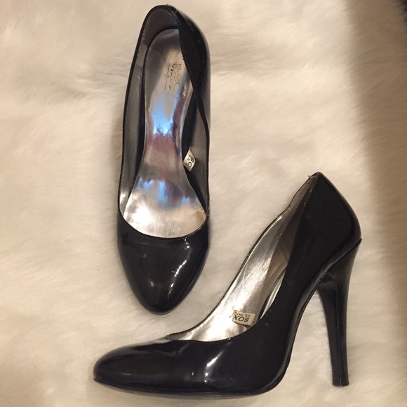 BLACK PATENT LEATHER MOSSIMO ROUNDTOE HEELS SZ 9.5