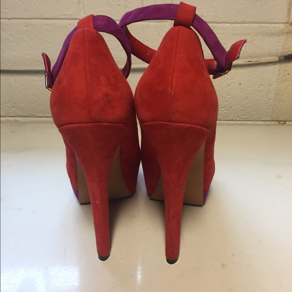 H by Halston platform pumps - Picture 3 of 4