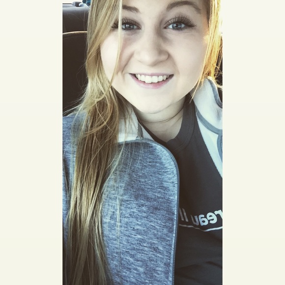 Meet your Posher, Candice - Picture 1 of 1