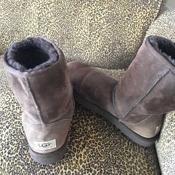 classic short uggs size 9 classic short uggs size 9