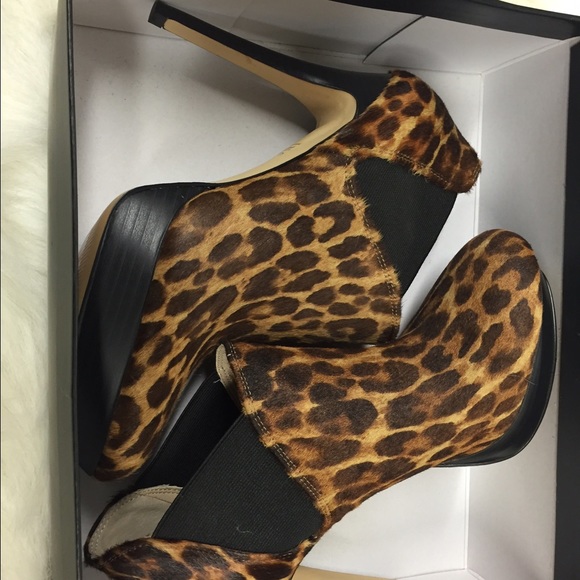 STYLISH ROUND TOE BOOTIES - Picture 2 of 4