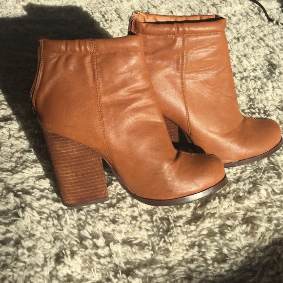 Cognac vegan leather bootie