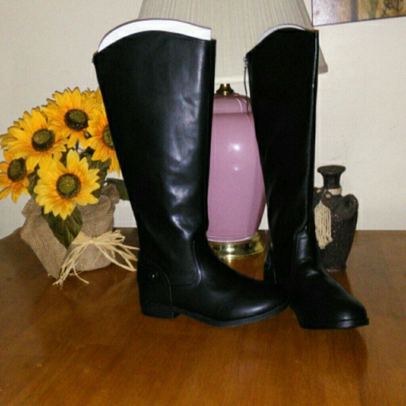 *BEAUTIFUL* Black Riding Boots (wide calf)
