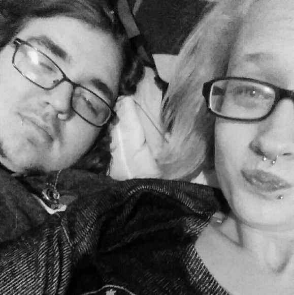 Meet your Posher, Azshelle - Picture 1 of 1