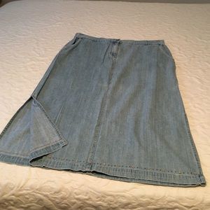 🌷Spring Sale🌷 Denim skirt with beaded hem detail