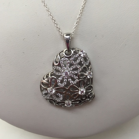 925 Silver CZ heart with flowers